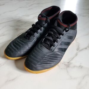 Adidas Boy's Predator Indoor Soccer Shoes Youth Size 4.5 EUC Non-Marking